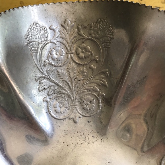 Vtg 1950s Thames Japan Ruffled Aluminum Stand - Picture 4 of 10